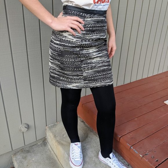 NWT H&M Fitted Mini Skirt, Sz. US 6 - Picture 5 of 5